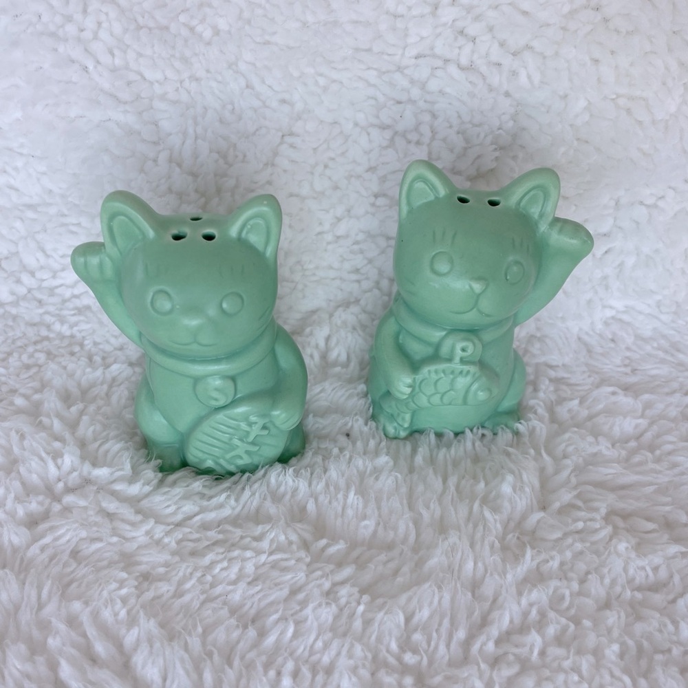 Lucky Cat Salt & Pepper Shaker Set